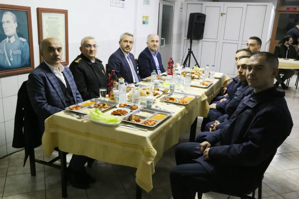 Rize Belediye Başkanı Rahmi Metin,Ramazan Ayı İftarında Jandarma Personeliyle Bir Araya Geldi