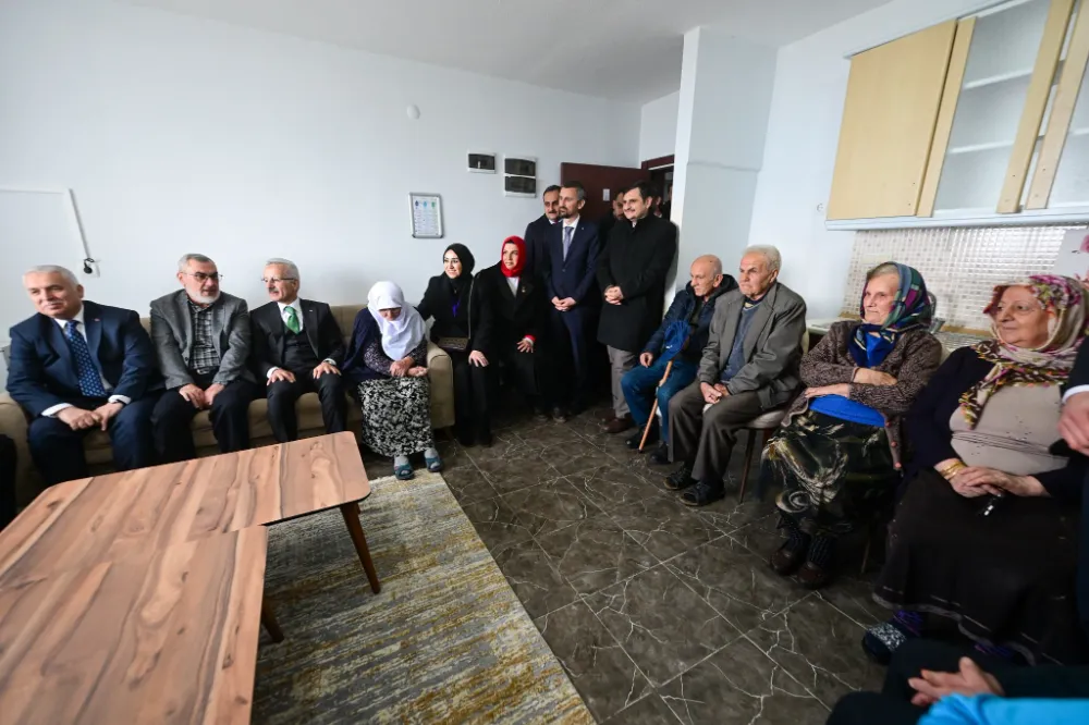 Ulaştırma ve Altyapı Bakanı Abdulkadir Uraloğlu ve Trabzon Valisi Huzurevi Sakinlerine Ziyaret