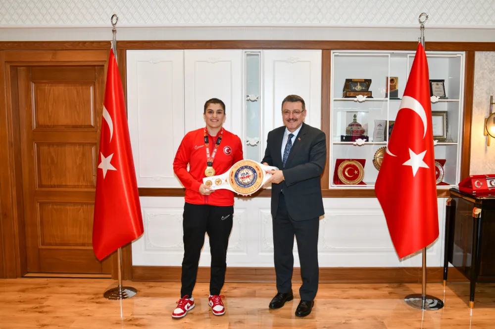 BAŞKAN GENÇ, DÜNYA ŞAMPİYONU BUSENAZ SÜRMENELİ