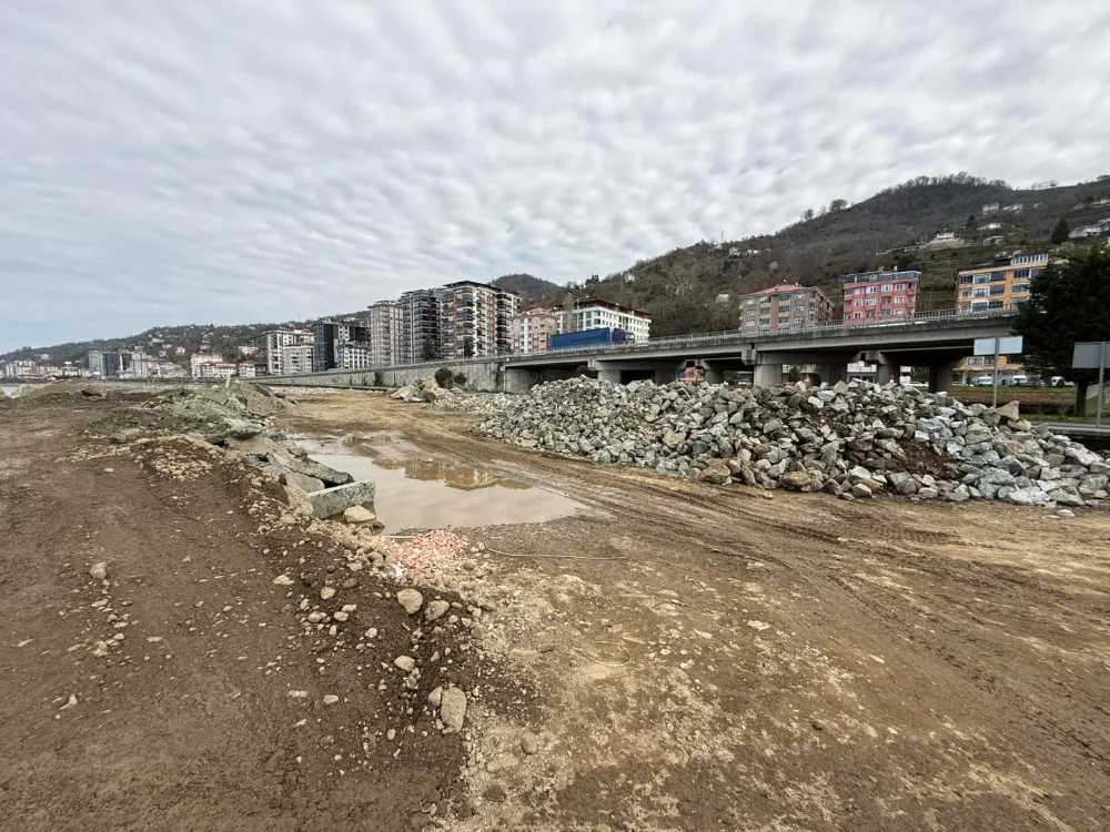 Çayeli Belediyesi,Şehit Teğmen Ceyhun Kalyoncu Parkı Çalışmalarını Sürdürüyor