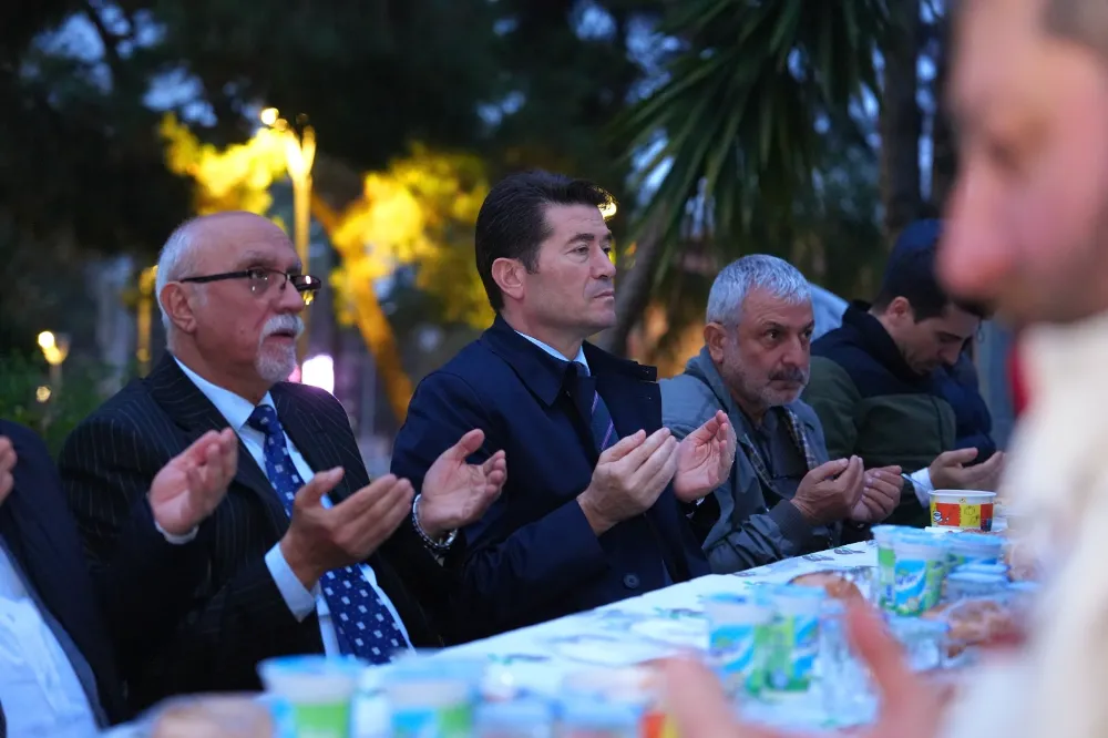 BAŞKAN KAYA, İFTARINI GÜLBAHARHATUN MAHALLESİ SAKİNLERİYLE BİRLİKTE YAPTI