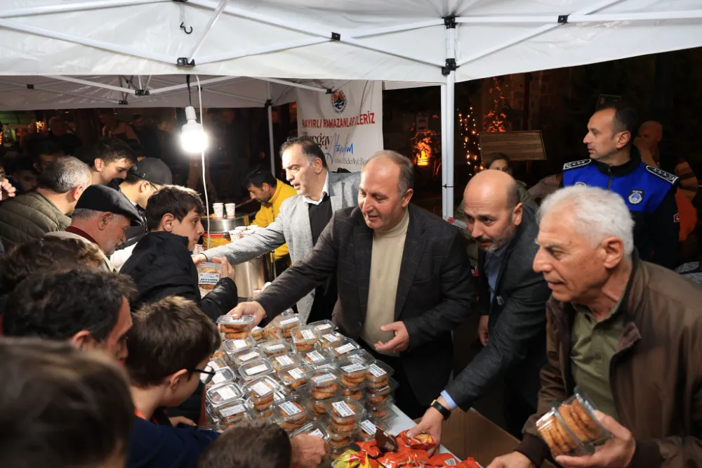 Arhavi Belediyesi Kadir Gecesi’nde Vatandaşlara Kandil Simidi İkramı Yaptı