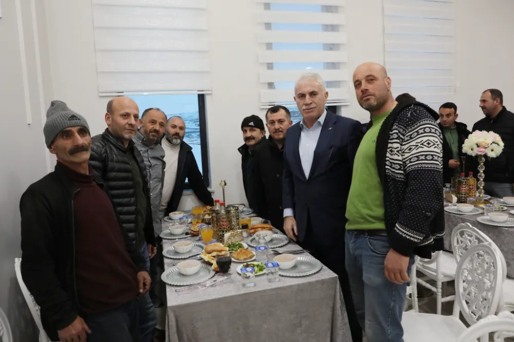 Bayburt Belediye Başkanı Mete Memiş,Personeliyle İftarda Bir Araya Geldi