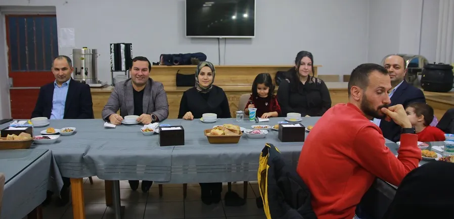 Ardeşen Kaymakamı Ferhat Altay, Güvenlik Güçleriyle İftar Sofrasında Buluştu