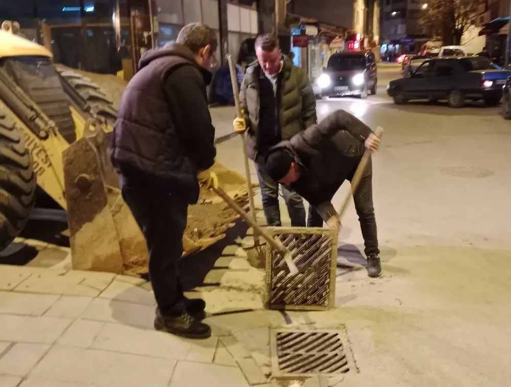 Bayburt Belediyesi,Mazgal Temizleme Çalışmalarını Aralıksız Sürdürüyor