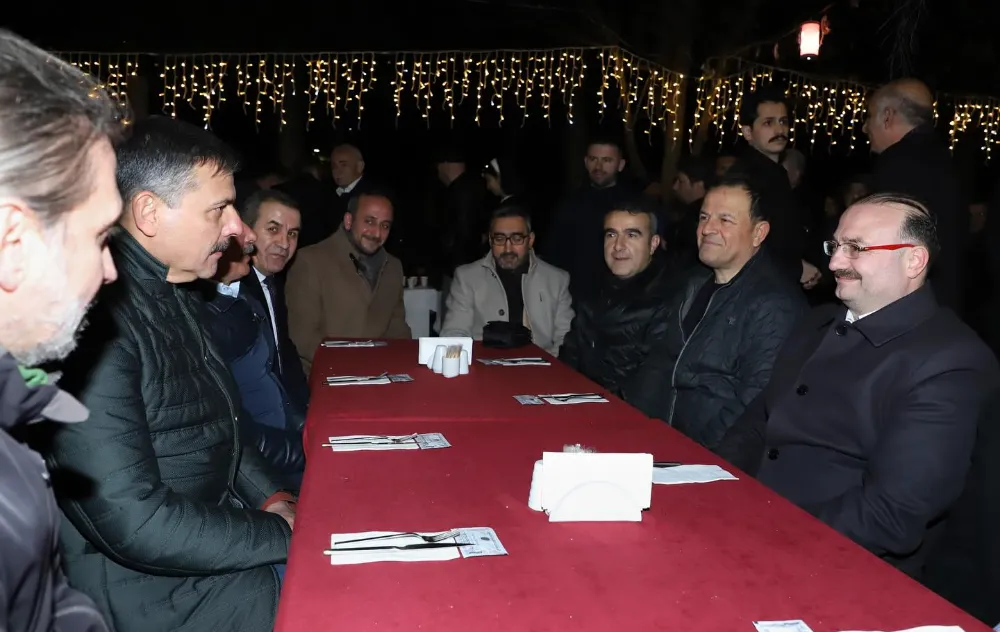 Erzurum Valisi Atatürk Üniversitesi Öğrencileriyle Ramazan Ayının Son Sahurunda Bir Araya Geldi