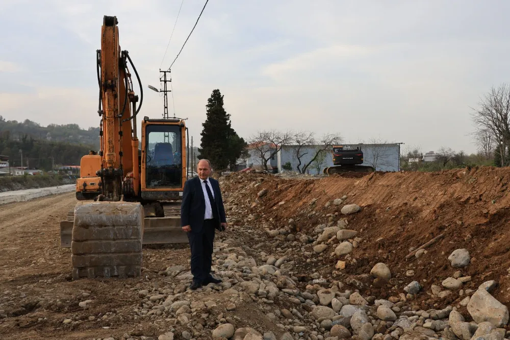 Arhavi Belediyesi’nden Ceza Evi Yolu Güzergahında Yol Genişletme Çalışmaları