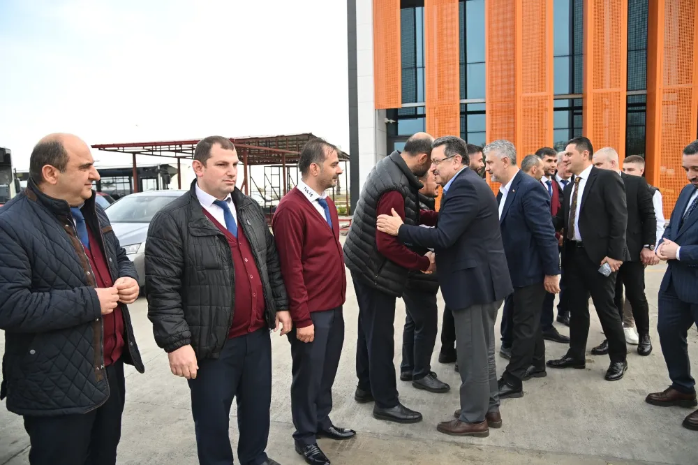 BAŞKAN GENÇ, BAYRAMA TULAŞ PESONELİYLE BAYRAMLAŞARAK BAŞLADI