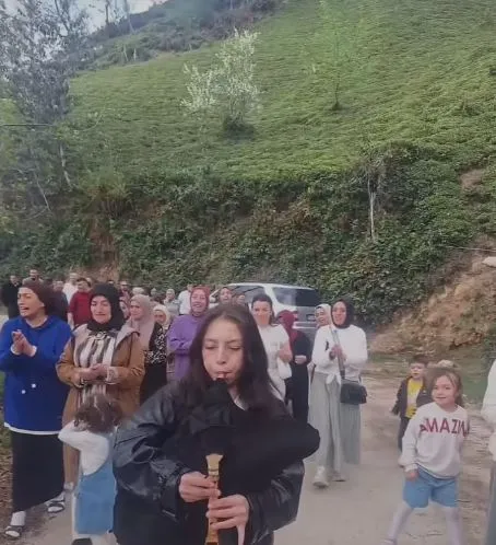 Ardeşen’de Kadınlardan Tulum Resitali