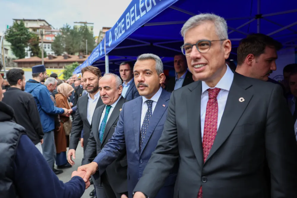 Rize Valiliği ve Belediye,Ramazan Bayramı’nda Bayramlaşma Çadırında Bir Araya Geldi