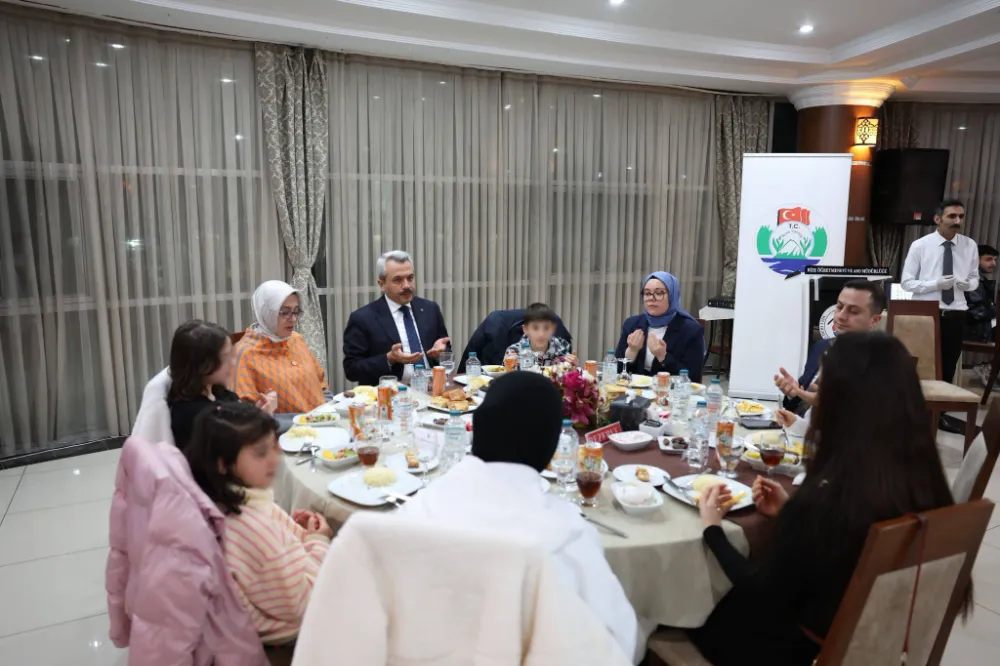 Rize Valisi İhsan Selim Baydaş, Çocuk Evlerinde Kalan Gençlerle İftar Yaptı