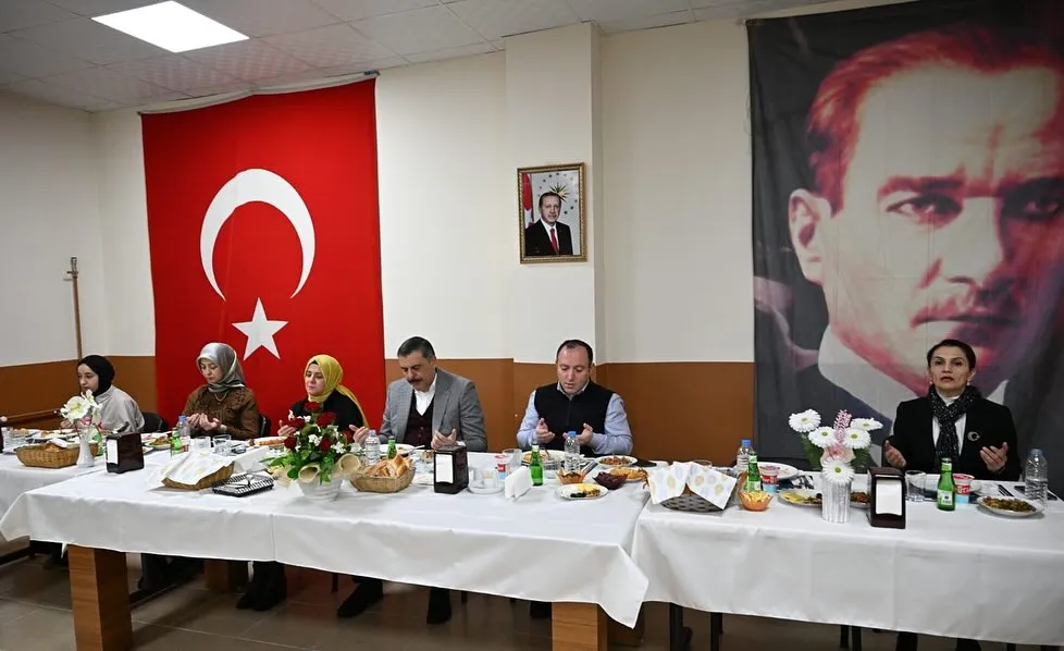 Erzurum Valisi Mustafa Çiftçi, Öğrencilerin İftar Programına Katıldı