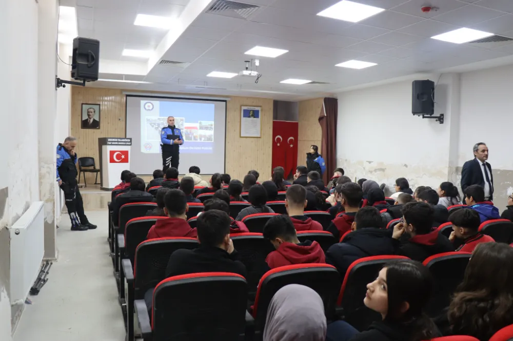 Erzurum Emniyet Müdürlüğünden Öğrencilere Güvenlik Semineri