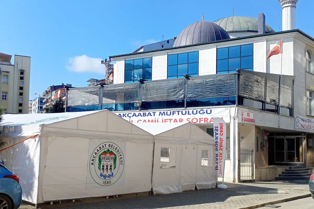 AKÇAABAT’TA HER GÜN 1000 KİŞİ İFTAR SOFRASINDA BİR ARAYA GELİYOR