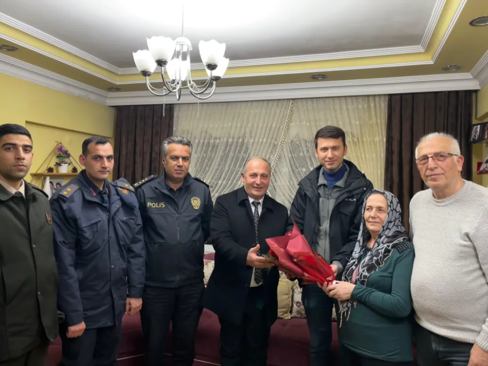 Arhavi Kaymakamı ve Belediye Başkanı, Gazimiz Remzi Şahin’i Evinde Ziyaret Etti