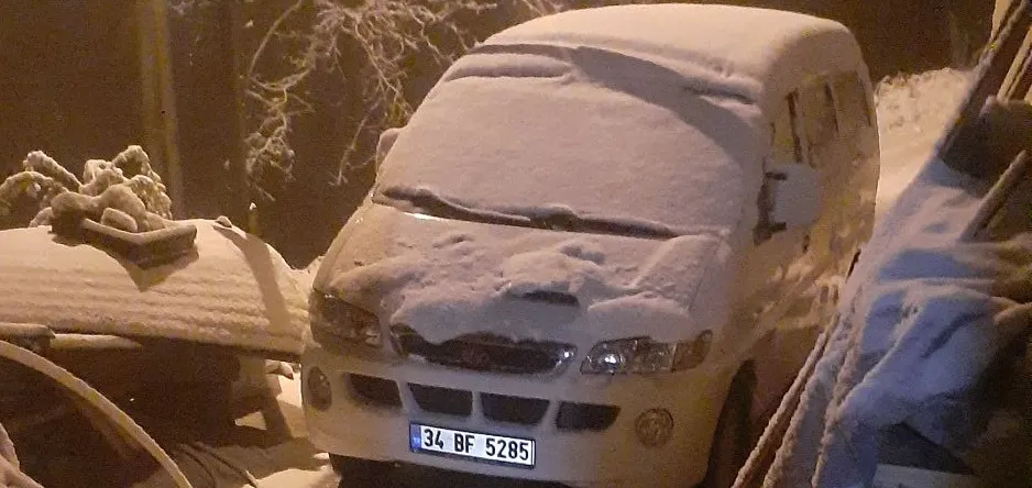 İkizdere’de Nisan Sürprizi: Kar Yağışı Yüksek Kesimleri Beyaza Bürüdü