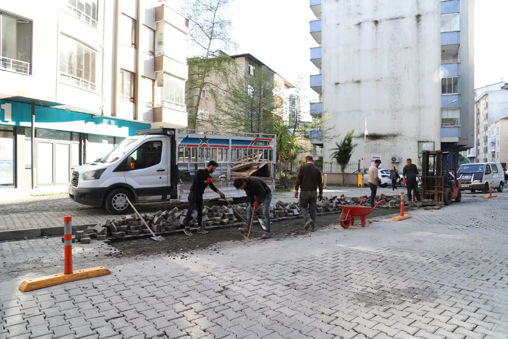 Hopa Belediyesi Ortahopa Mahallesi’nde Yol Onarım Çalışmalarına Devam Ediyor