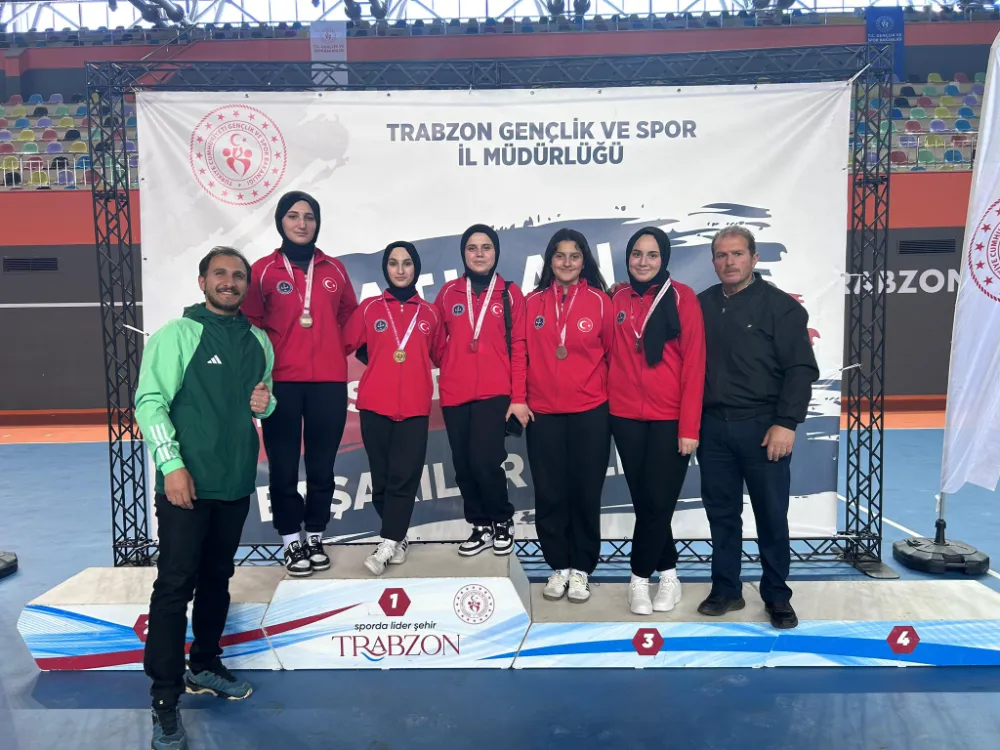 Bayburtlu Genç Kızlar Trabzon’daki Bilek Güreşi Müsabakalarında Parladı