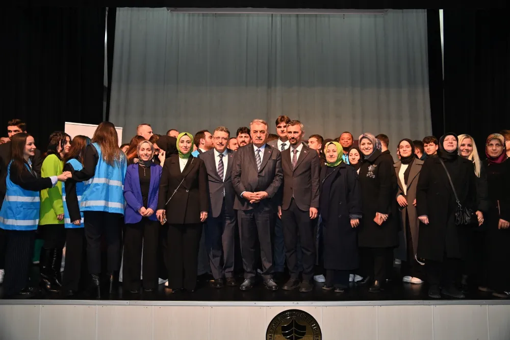 HAYATİ YAZICI, SİYASİ TECRÜBELERİNİ GENÇLERLE PAYLAŞTI