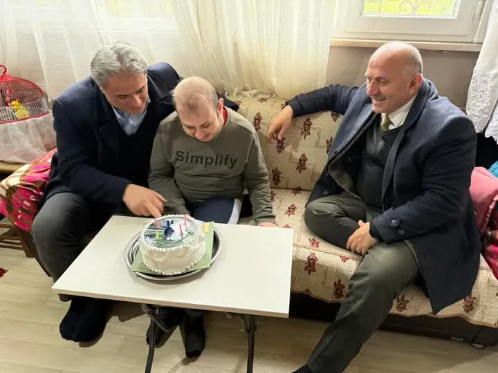 Çayeli Belediye Başkanı Çiftçi, Ahmet’in Doğum Gününde Sürpriz Ziyaret Gerçekleştirdi