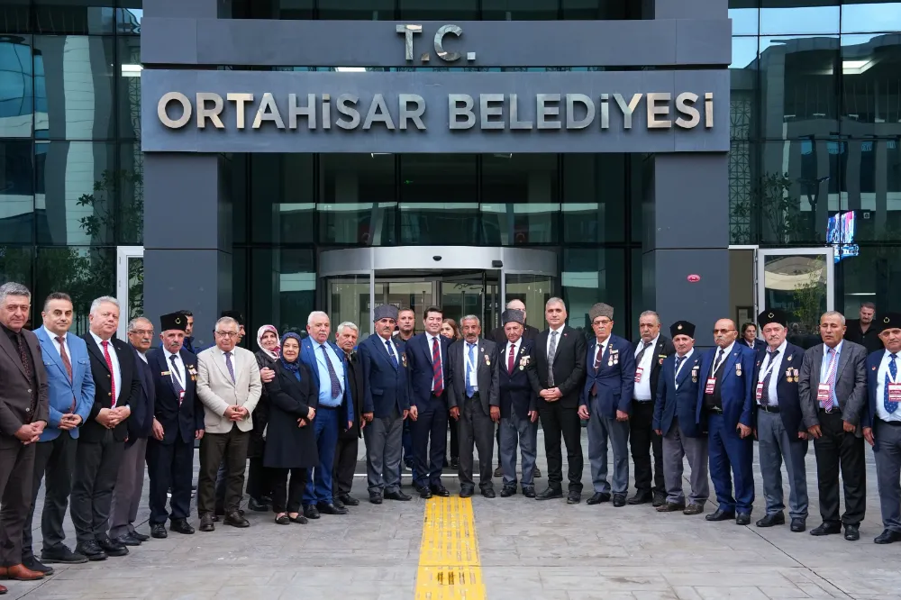 BAŞKAN KAYA,KIBRIS GAZİLERİNİ VE ŞEHİT AİLELERİNİ AĞIRLADI