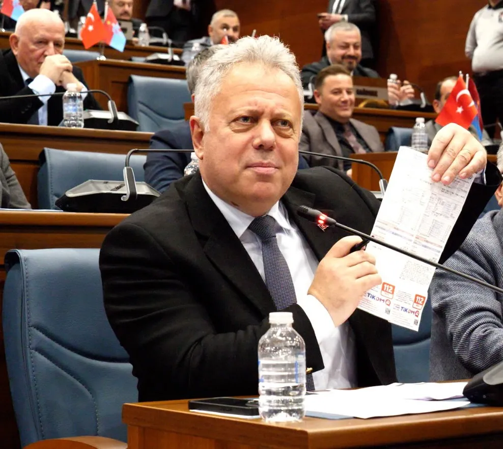 ZORLU, SU FATURALARINDAKİ ‘MAHKEME KARARI’ YAZISINA TEPKİ GÖSTERDİ