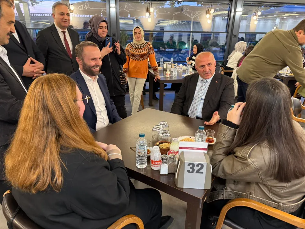 Çayeli Belediyesi, Türkiye Birincisi Akademisyen ve Öğrencilerle Yemekte Buluştu