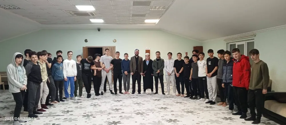 Çaykara Müftülüğü, gençlerle buluşup yurt ziyaretiyle destek mesajı verdi.
