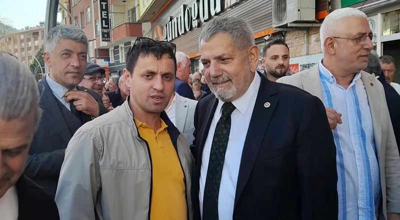 CHP Rize Milletvekili Tahsin Ocaklı, Rize’de Seçmenleriyle Bayramlaştı