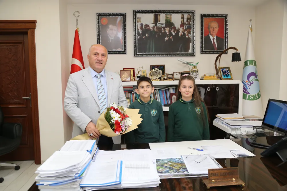 Çayeli Belediye Başkanı Koltuğunu Devretti Çocuklar, 23 Nisan’ı Coşkuyla Kutladı