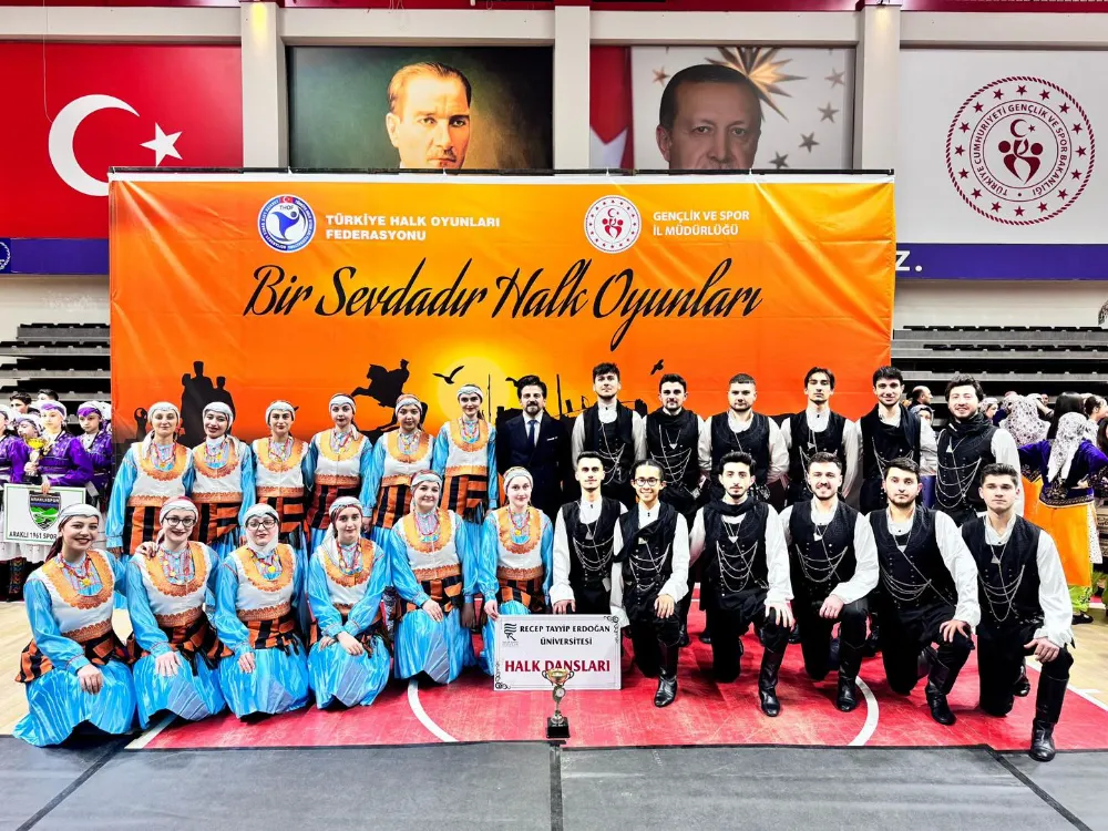 Recep Tayyip Erdoğan Üniversitesi Halk Dansları Takımı Karadeniz’de Üçüncü Oldu
