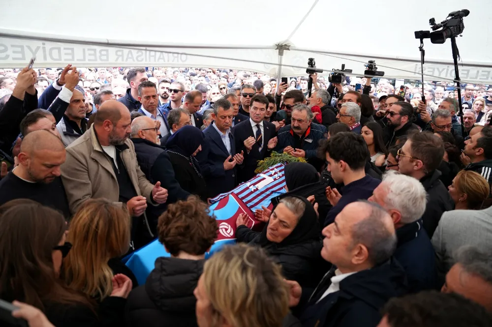 KUZEYİN OĞLU VOLKAN KONAK, SEVENLERİNİN GÖZYAŞLARI EŞLİĞİNDE UĞURLANDI