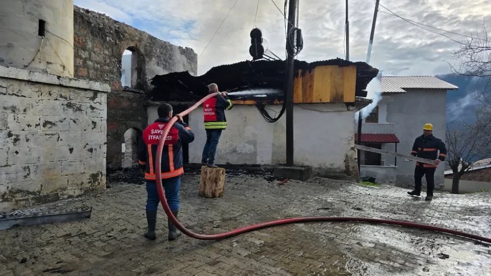 Şavşat’ta Yangın İtfaiye Ekipleri Hızlı Müdahaleyle Daha Büyük Felaketi Önledi