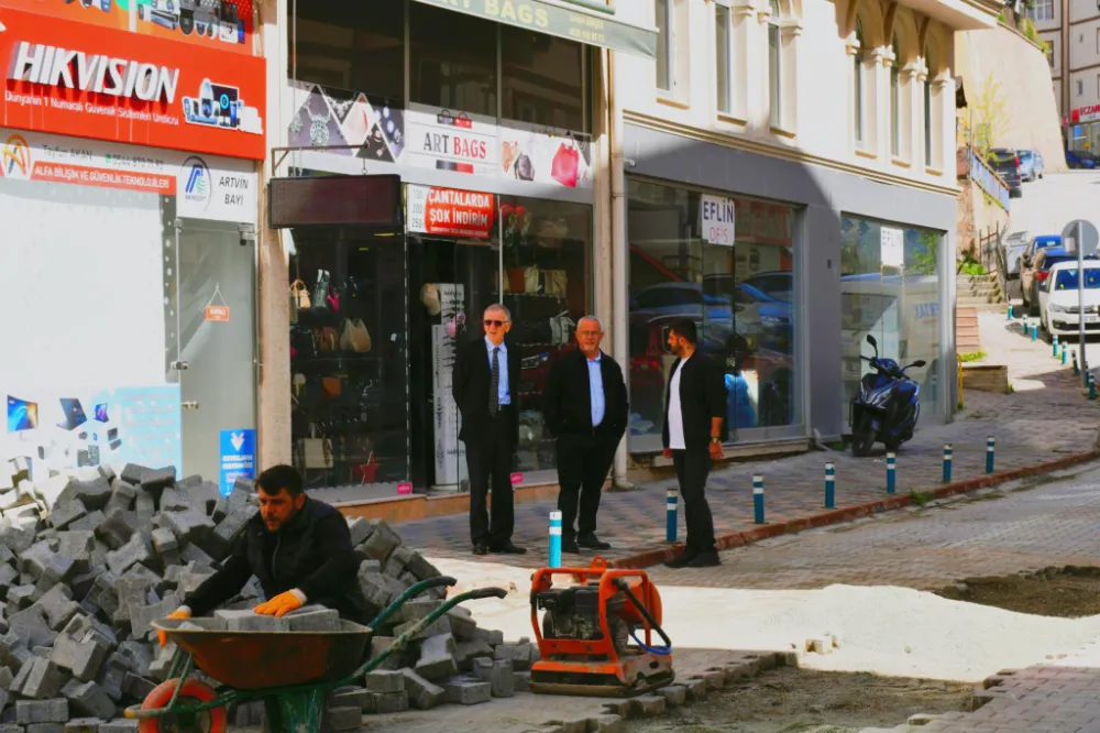 Artvin Belediyesinden Kilit Parke Yenileme ve Heyelan İncelemesi