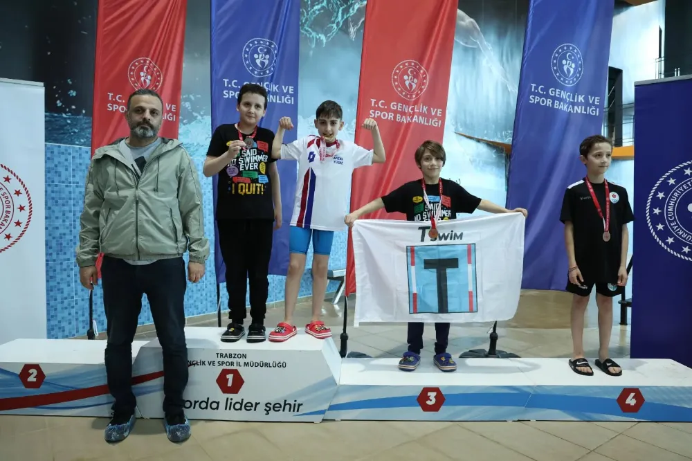Trabzon’da 23 Nisan Yüzme Yarışları Ödül Töreniyle Tamamlandı