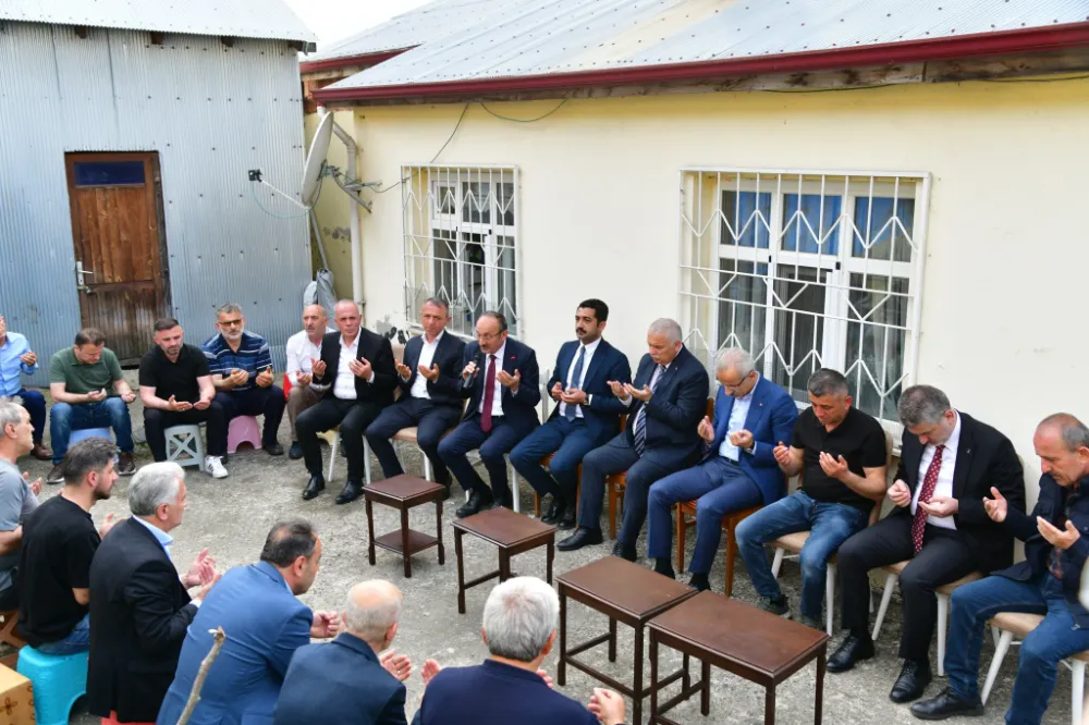 Ulaştırma ve Altyapı Bakanı Uraloğlu, Trabzon’da Çınar Karpuz’un Ailesine Taziye Ziyaretinde Bulundu