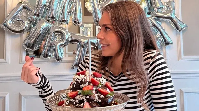 Aslı Enver, doğum günü kutlamasında birliktelik ve anlayış mesajı verdi