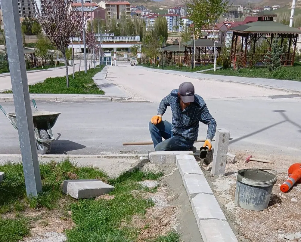 Bayburt Belediyesi, Kaldırım Tamirat Çalışmalarını Sürdürüyor