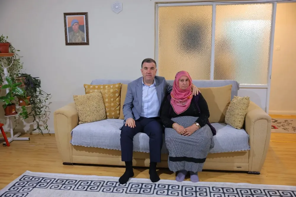 Vali Mustafa Eldivan, Anneler Günü