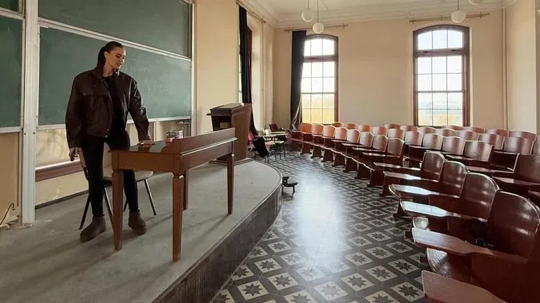 Fahriye Evcen, Boğaziçi Üniversitesi’ne 11 Yıl Sonra Geri Döndü Nostaljik Set Ziyareti