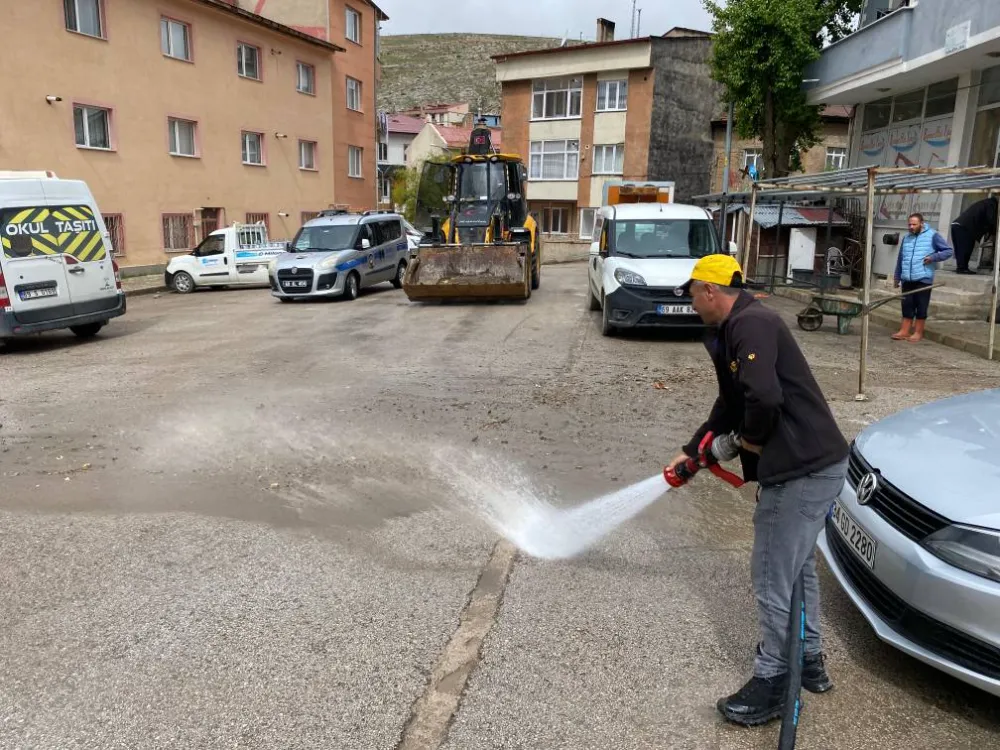 Temizlik Ekipleri Kadızade Mahallesi’nde Yoğun Mesai Yapıyor