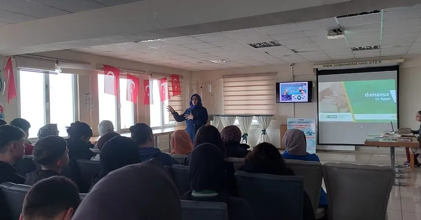 Yeşilay’dan İyidere’de Gençlere Bağımlılıkla Mücadele Eğitimi