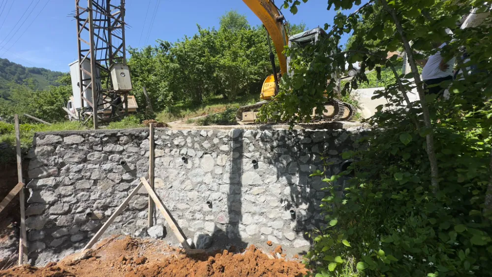 Yukarı Hacılar Mahallesinde Taş Duvar Çalışması Tamamlandı