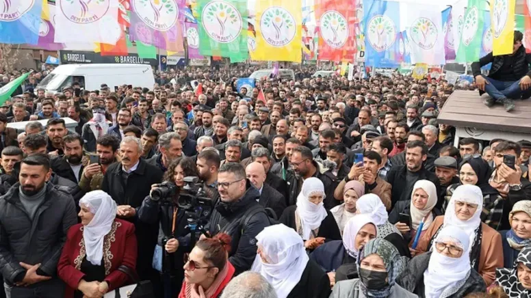 DEM Parti, Yeni Süreç İçin Sahaya İniyor: Gözler TBMM Başkanvekili Koltuğunda
