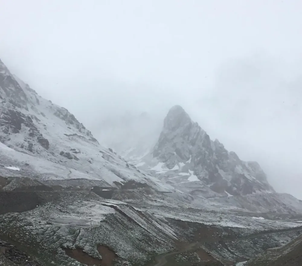 Rize’nin Yüksek Kesimlerine 14 Mayıs’ta Kar Yağdı: Yaz Ayına Girmeden Beyaz Sürpriz