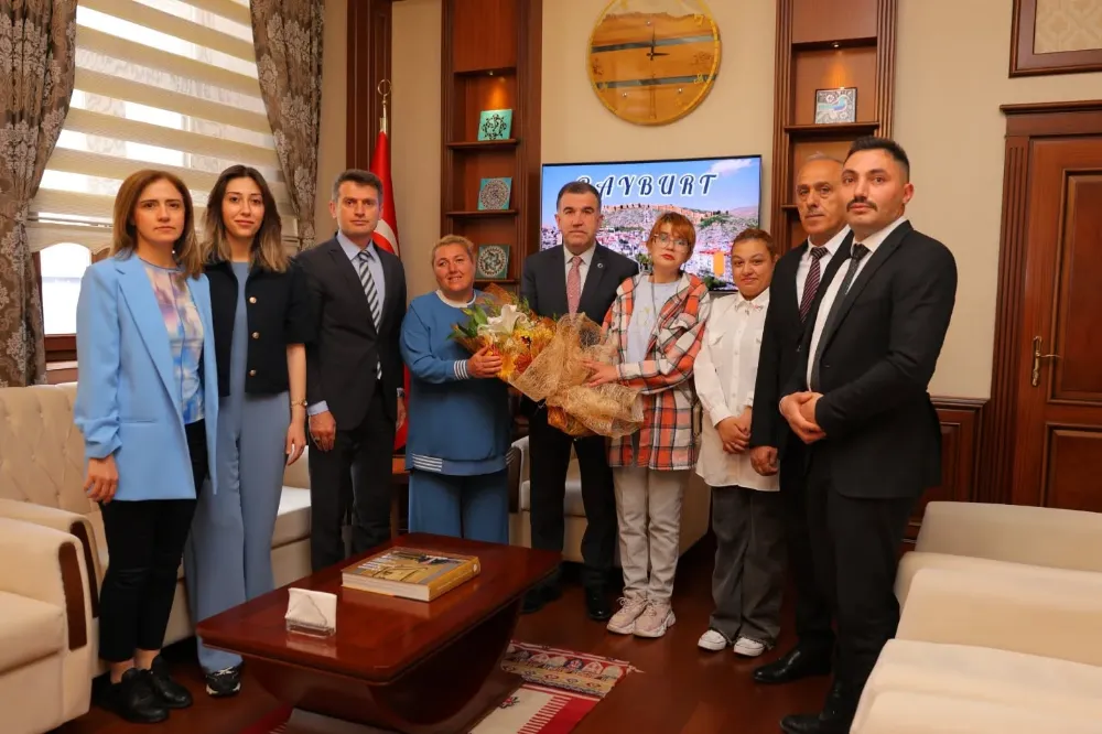 Bayburt Valisi Eldivan,Engelliler Haftası’nda Özel Gereksinimli Bireylerle Bir Araya Geldi