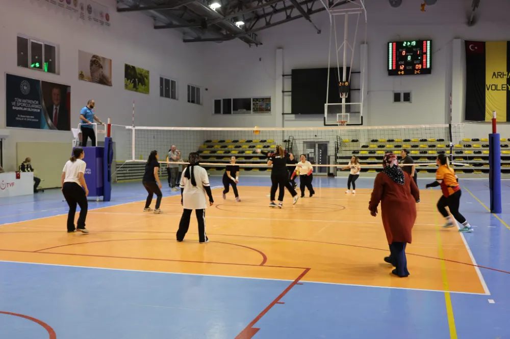 Arhavi’de Anneler Günü’ne Özel “Filenin Sultanları” Voleybol Turnuvası Renkli Görüntülere Sahne Oldu