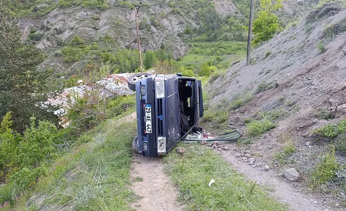 Gümüşhane’de devrilen otomobilde bulunan 4 kişi yaralandı