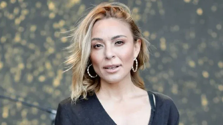 Ziynet Sali Çeşme Konserinde Sahnede Fenalaştı