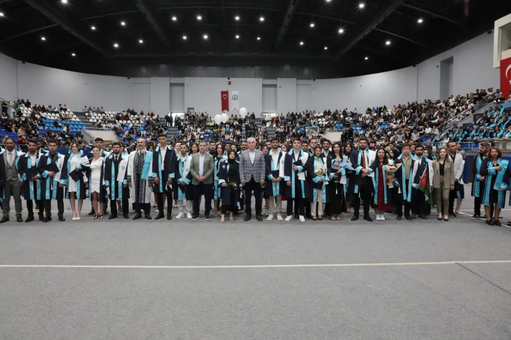 Bayburt Üniversitesi 2024-2025 Mezuniyet Töreni Coşkuyla Gerçekleşti